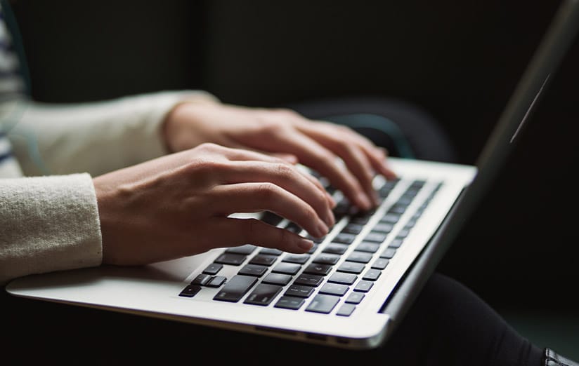 menulis essay bahasa inggris