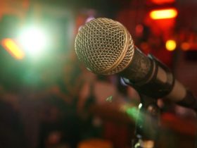 materi stand up comedy