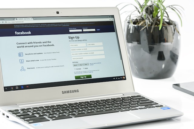Facebook ads adalah